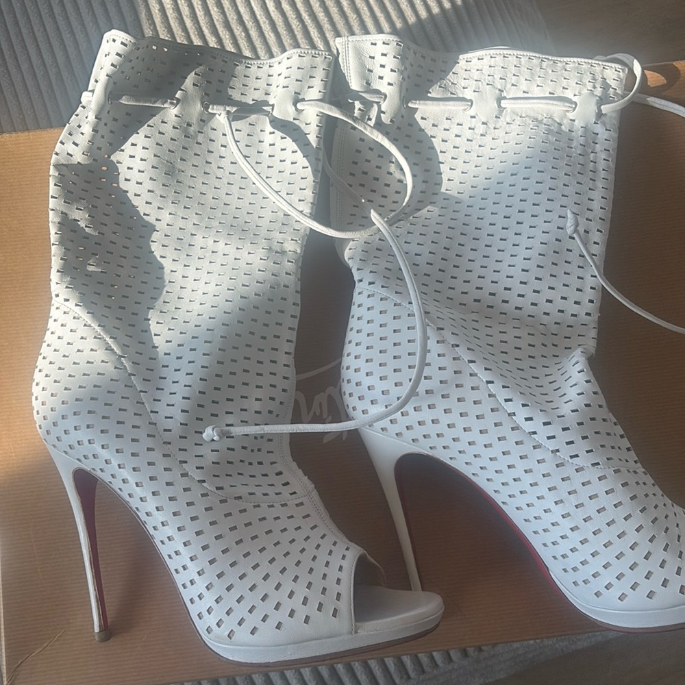 CHRISTIAN LOUBOUTIN Perforated Nappa Jennifer 120 Boots size 40 in White.